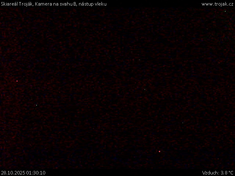 Skiareál Troják - Kamera na svahu B, nástup vleku - 28.10.2025 v 01:30 Skiareál Troják - Kamera na svahu B, nástup vleku - 28.10.2025 v 01:30