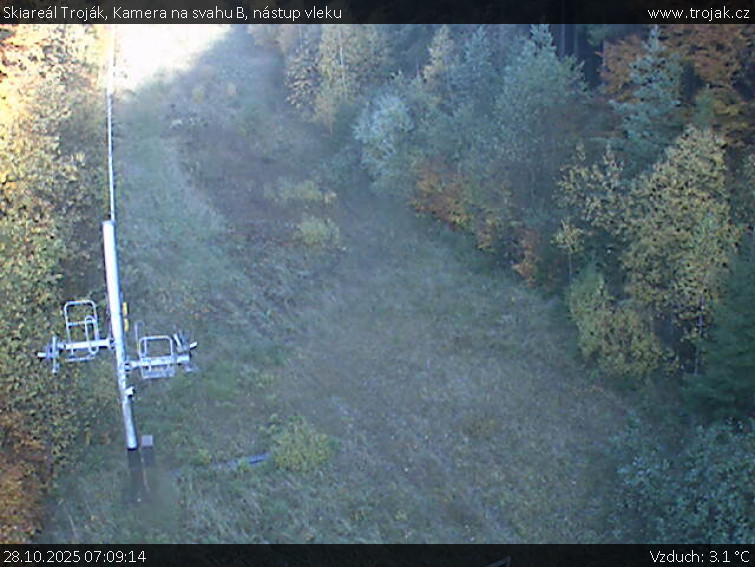 Skiareál Troják - Kamera na svahu B, nástup vleku - 28.10.2025 v 07:09 Skiareál Troják - Kamera na svahu B, nástup vleku - 28.10.2025 v 07:09
