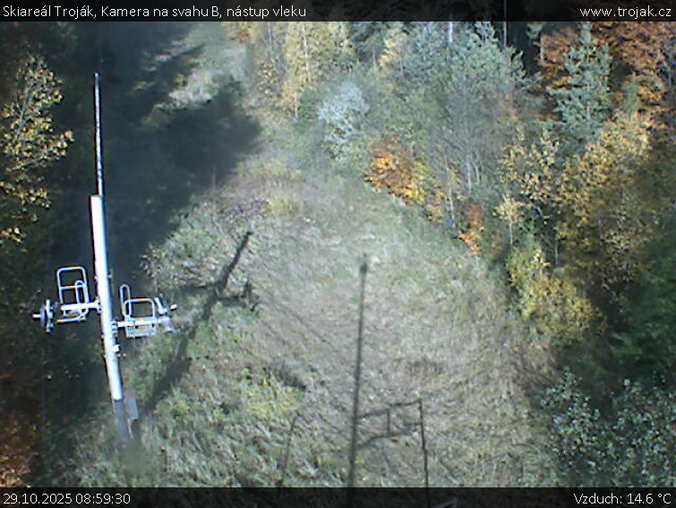 Skiareál Troják - Kamera na svahu B, nástup vleku - 29.10.2025 v 08:59 Skiareál Troják - Kamera na svahu B, nástup vleku - 29.10.2025 v 08:59