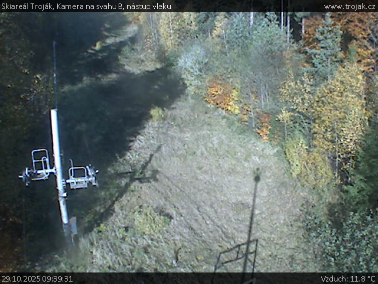 Skiareál Troják - Kamera na svahu B, nástup vleku - 29.10.2025 v 09:39 Skiareál Troják - Kamera na svahu B, nástup vleku - 29.10.2025 v 09:39
