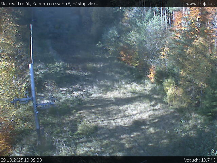 Skiareál Troják - Kamera na svahu B, nástup vleku - 29.10.2025 v 13:09 Skiareál Troják - Kamera na svahu B, nástup vleku - 29.10.2025 v 13:09