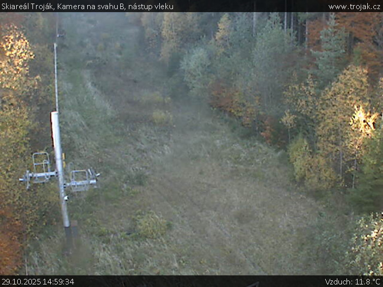 Skiareál Troják - Kamera na svahu B, nástup vleku - 29.10.2025 v 14:59 Skiareál Troják - Kamera na svahu B, nástup vleku - 29.10.2025 v 14:59