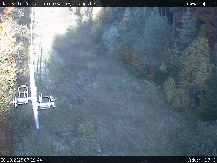 Skiareál Troják - Kamera na svahu B, nástup vleku - 30.10.2025 v 07:19 Skiareál Troják - Kamera na svahu B, nástup vleku - 30.10.2025 v 07:19