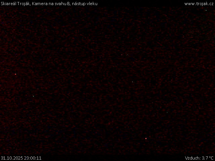 Skiareál Troják - Kamera na svahu B, nástup vleku - 31.10.2025 v 23:00 Skiareál Troják - Kamera na svahu B, nástup vleku - 31.10.2025 v 23:00