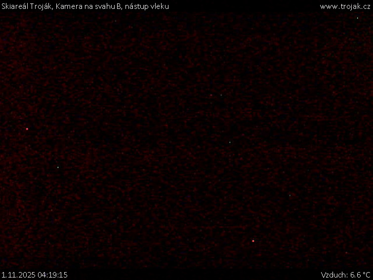 Skiareál Troják - Kamera na svahu B, nástup vleku - 1.11.2025 v 04:19 Skiareál Troják - Kamera na svahu B, nástup vleku - 1.11.2025 v 04:19
