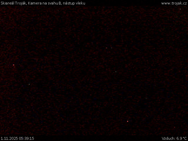 Skiareál Troják - Kamera na svahu B, nástup vleku - 1.11.2025 v 05:39 Skiareál Troják - Kamera na svahu B, nástup vleku - 1.11.2025 v 05:39