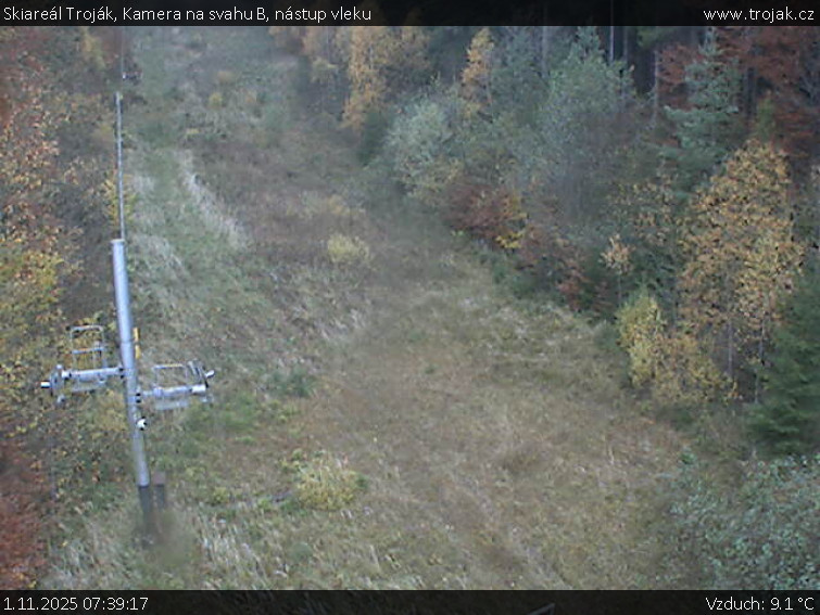 Skiareál Troják - Kamera na svahu B, nástup vleku - 1.11.2025 v 07:39 Skiareál Troják - Kamera na svahu B, nástup vleku - 1.11.2025 v 07:39