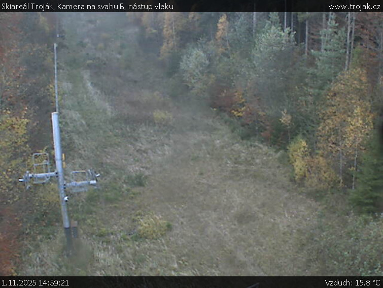 Skiareál Troják - Kamera na svahu B, nástup vleku - 1.11.2025 v 14:59 Skiareál Troják - Kamera na svahu B, nástup vleku - 1.11.2025 v 14:59