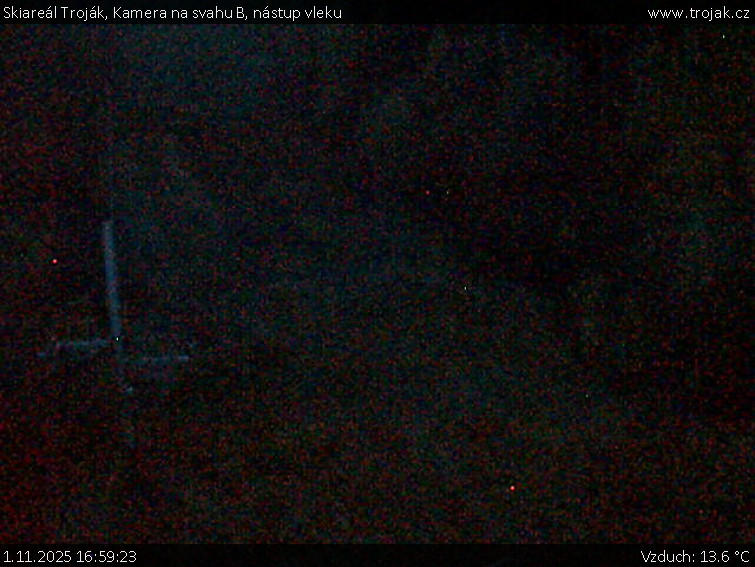 Skiareál Troják - Kamera na svahu B, nástup vleku - 1.11.2025 v 16:59 Skiareál Troják - Kamera na svahu B, nástup vleku - 1.11.2025 v 16:59