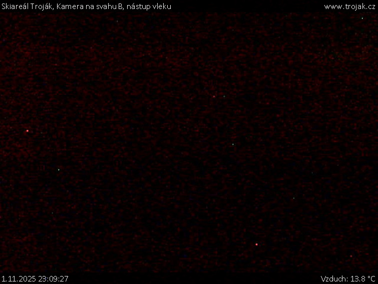 Skiareál Troják - Kamera na svahu B, nástup vleku - 1.11.2025 v 23:09 Skiareál Troják - Kamera na svahu B, nástup vleku - 1.11.2025 v 23:09