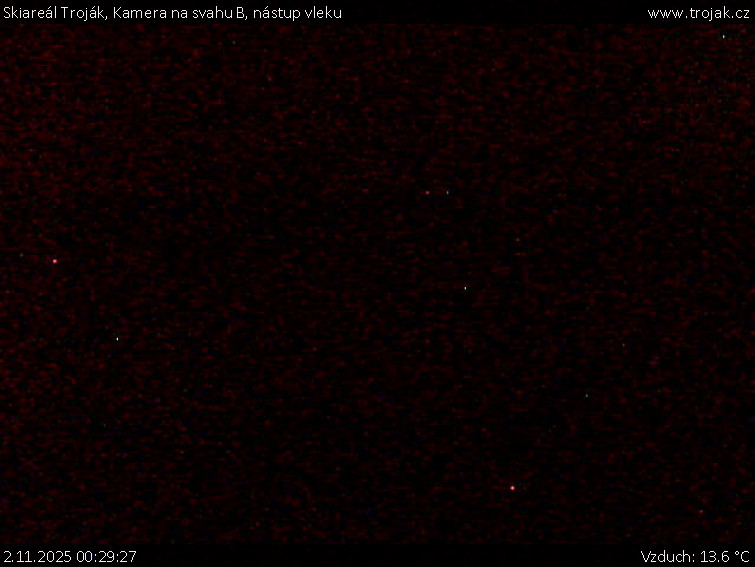 Skiareál Troják - Kamera na svahu B, nástup vleku - 2.11.2025 v 00:29 Skiareál Troják - Kamera na svahu B, nástup vleku - 2.11.2025 v 00:29