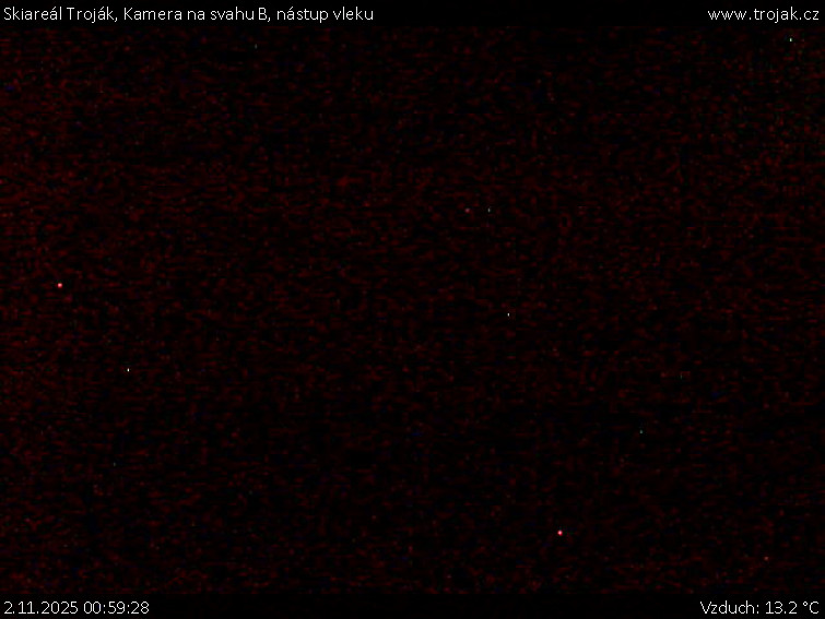 Skiareál Troják - Kamera na svahu B, nástup vleku - 2.11.2025 v 00:59 Skiareál Troják - Kamera na svahu B, nástup vleku - 2.11.2025 v 00:59