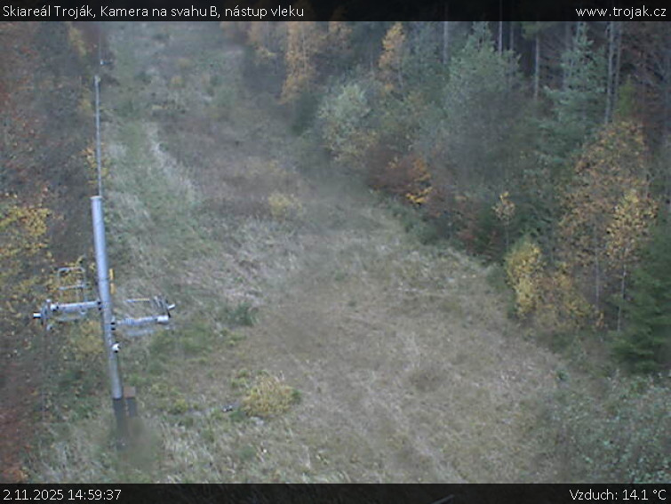 Skiareál Troják - Kamera na svahu B, nástup vleku - 2.11.2025 v 14:59 Skiareál Troják - Kamera na svahu B, nástup vleku - 2.11.2025 v 14:59