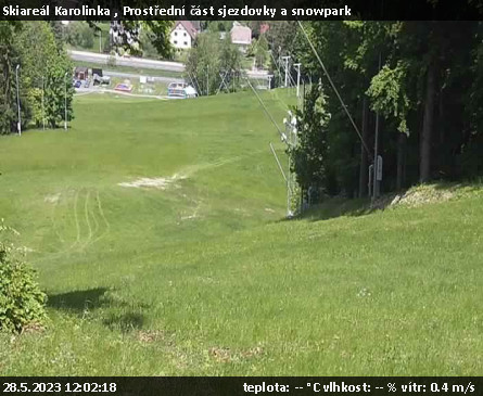 Skiareál Karolinka  - Prostřední část sjezdovky a snowpark - 28.5.2023 v 12:02