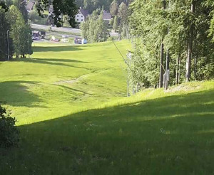 Skiareál Karolinka  - Prostřední část sjezdovky a snowpark - 30.5.2023 v 18:32