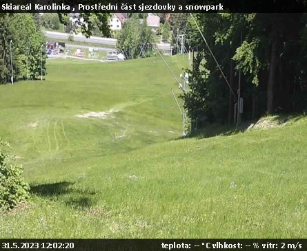 Skiareál Karolinka  - Prostřední část sjezdovky a snowpark - 31.5.2023 v 12:02