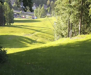 Skiareál Karolinka  - Prostřední část sjezdovky a snowpark - 3.6.2023 v 19:32
