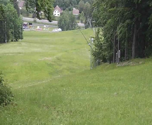 Skiareál Karolinka  - Prostřední část sjezdovky a snowpark - 7.6.2023 v 08:02