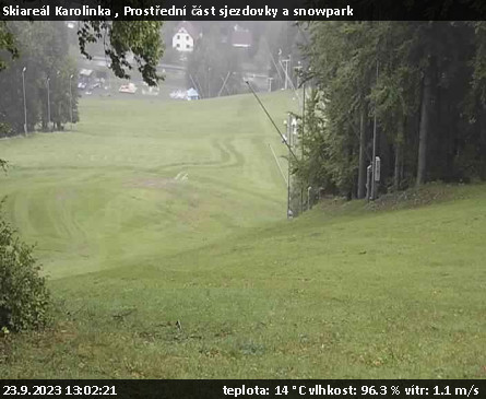 Skiareál Karolinka  - Prostřední část sjezdovky a snowpark - 23.9.2023 v 13:02