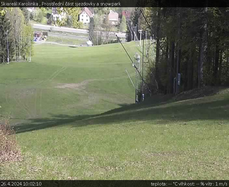 Skiareál Karolinka  - Prostřední část sjezdovky a snowpark - 26.4.2024 v 10:02
