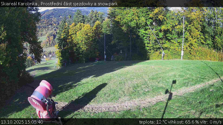 Skiareál Karolinka - Prostřední část sjezdovky a snowpark - 13.10.2025 v 15:05 Skiareál Karolinka - Prostřední část sjezdovky a snowpark - 13.10.2025 v 15:05