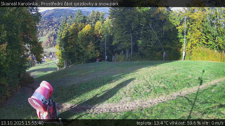 Skiareál Karolinka - Prostřední část sjezdovky a snowpark - 13.10.2025 v 15:55 Skiareál Karolinka - Prostřední část sjezdovky a snowpark - 13.10.2025 v 15:55