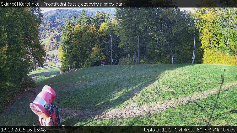 Skiareál Karolinka - Prostřední část sjezdovky a snowpark - 13.10.2025 v 16:15 Skiareál Karolinka - Prostřední část sjezdovky a snowpark - 13.10.2025 v 16:15
