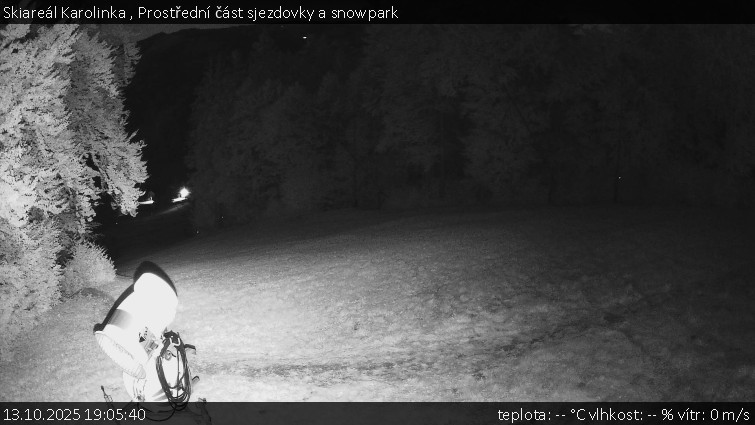 Skiareál Karolinka - Prostřední část sjezdovky a snowpark - 13.10.2025 v 19:05 Skiareál Karolinka - Prostřední část sjezdovky a snowpark - 13.10.2025 v 19:05