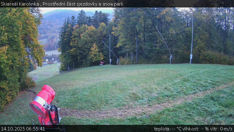 Skiareál Karolinka - Prostřední část sjezdovky a snowpark - 14.10.2025 v 06:55 Skiareál Karolinka - Prostřední část sjezdovky a snowpark - 14.10.2025 v 06:55