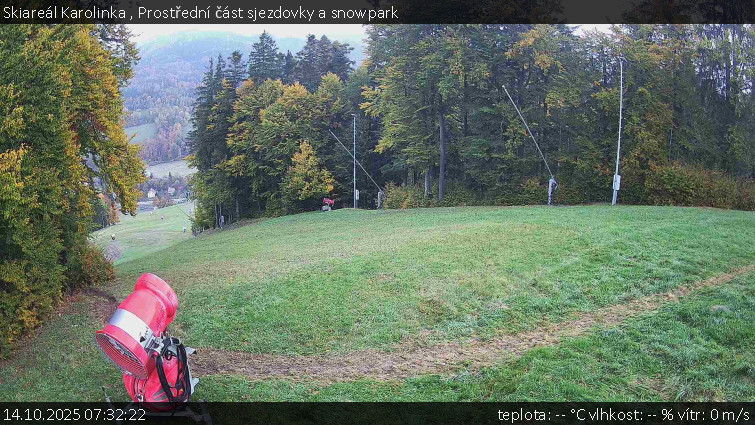 Skiareál Karolinka - Prostřední část sjezdovky a snowpark - 14.10.2025 v 07:32 Skiareál Karolinka - Prostřední část sjezdovky a snowpark - 14.10.2025 v 07:32