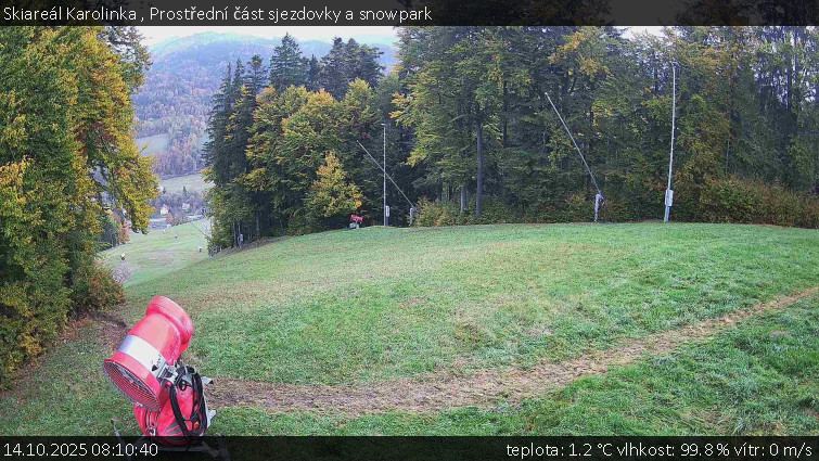 Skiareál Karolinka - Prostřední část sjezdovky a snowpark - 14.10.2025 v 08:10 Skiareál Karolinka - Prostřední část sjezdovky a snowpark - 14.10.2025 v 08:10
