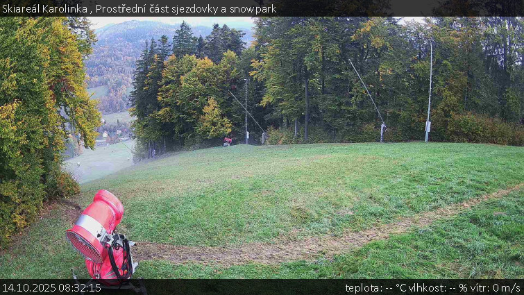 Skiareál Karolinka - Prostřední část sjezdovky a snowpark - 14.10.2025 v 08:32 Skiareál Karolinka - Prostřední část sjezdovky a snowpark - 14.10.2025 v 08:32