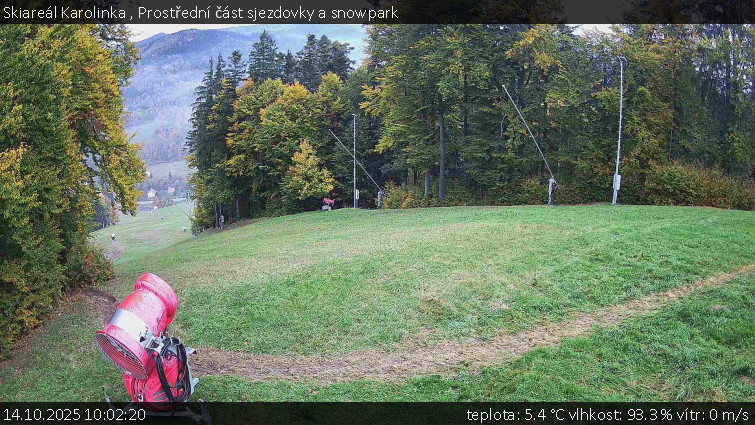 Skiareál Karolinka - Prostřední část sjezdovky a snowpark - 14.10.2025 v 10:02 Skiareál Karolinka - Prostřední část sjezdovky a snowpark - 14.10.2025 v 10:02