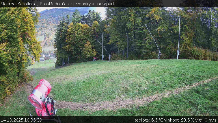 Skiareál Karolinka - Prostřední část sjezdovky a snowpark - 14.10.2025 v 10:35 Skiareál Karolinka - Prostřední část sjezdovky a snowpark - 14.10.2025 v 10:35