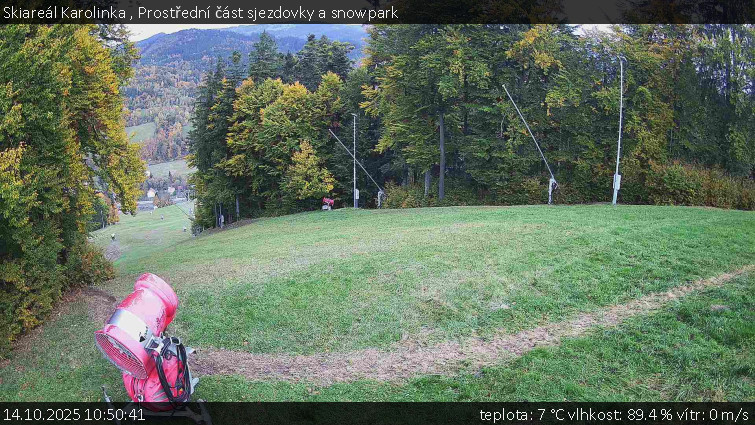Skiareál Karolinka - Prostřední část sjezdovky a snowpark - 14.10.2025 v 10:50 Skiareál Karolinka - Prostřední část sjezdovky a snowpark - 14.10.2025 v 10:50