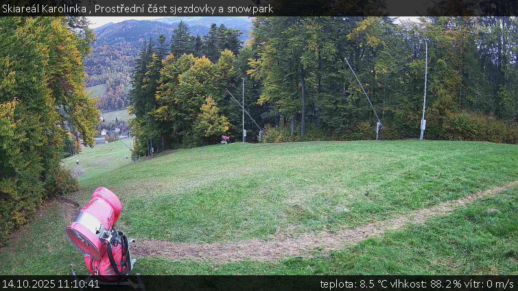 Skiareál Karolinka - Prostřední část sjezdovky a snowpark - 14.10.2025 v 11:10 Skiareál Karolinka - Prostřední část sjezdovky a snowpark - 14.10.2025 v 11:10