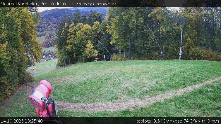 Skiareál Karolinka - Prostřední část sjezdovky a snowpark - 14.10.2025 v 13:25 Skiareál Karolinka - Prostřední část sjezdovky a snowpark - 14.10.2025 v 13:25