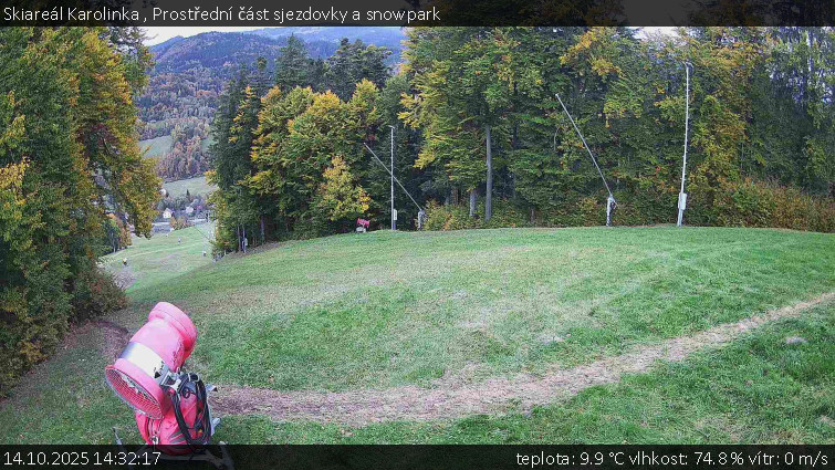 Skiareál Karolinka - Prostřední část sjezdovky a snowpark - 14.10.2025 v 14:32 Skiareál Karolinka - Prostřední část sjezdovky a snowpark - 14.10.2025 v 14:32