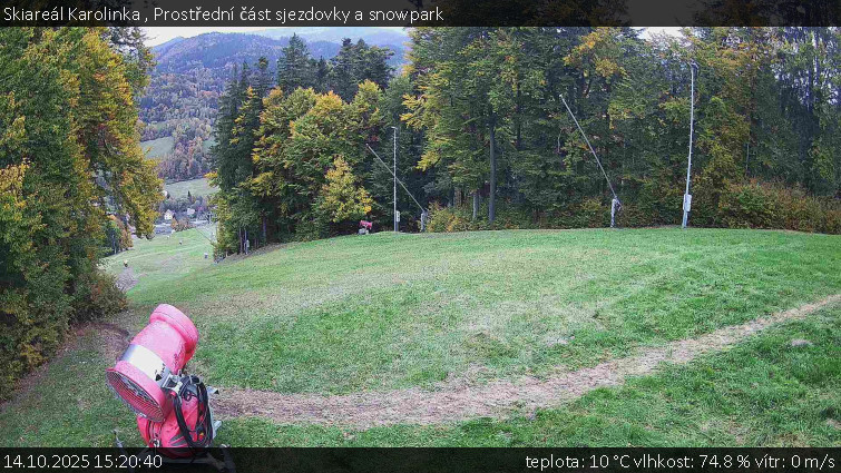 Skiareál Karolinka - Prostřední část sjezdovky a snowpark - 14.10.2025 v 15:20 Skiareál Karolinka - Prostřední část sjezdovky a snowpark - 14.10.2025 v 15:20