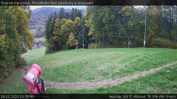 Skiareál Karolinka - Prostřední část sjezdovky a snowpark - 14.10.2025 v 15:35 Skiareál Karolinka - Prostřední část sjezdovky a snowpark - 14.10.2025 v 15:35