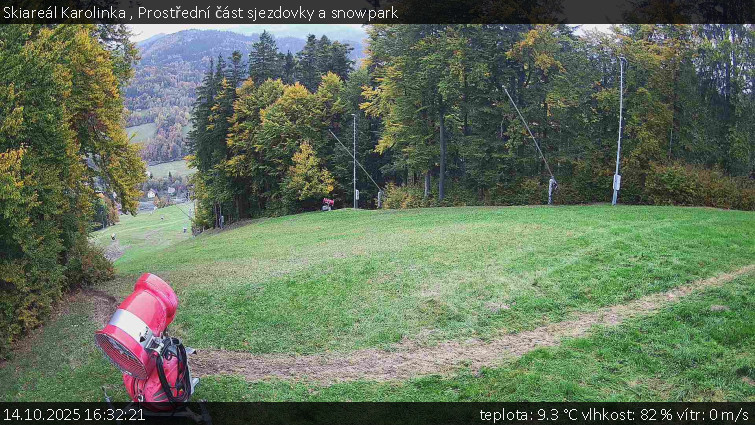 Skiareál Karolinka - Prostřední část sjezdovky a snowpark - 14.10.2025 v 16:32 Skiareál Karolinka - Prostřední část sjezdovky a snowpark - 14.10.2025 v 16:32