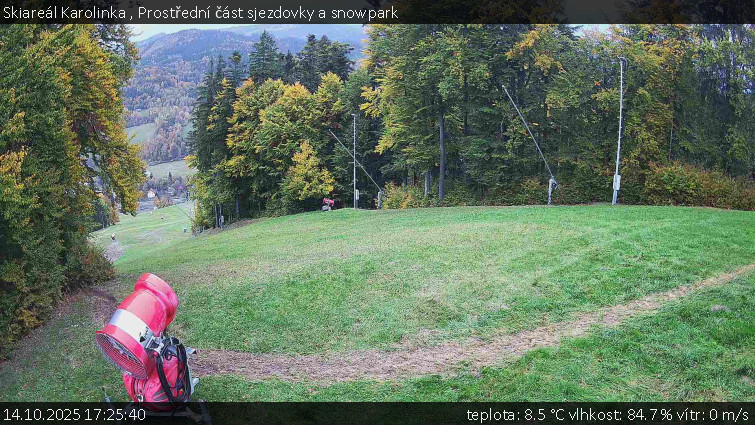 Skiareál Karolinka - Prostřední část sjezdovky a snowpark - 14.10.2025 v 17:25 Skiareál Karolinka - Prostřední část sjezdovky a snowpark - 14.10.2025 v 17:25