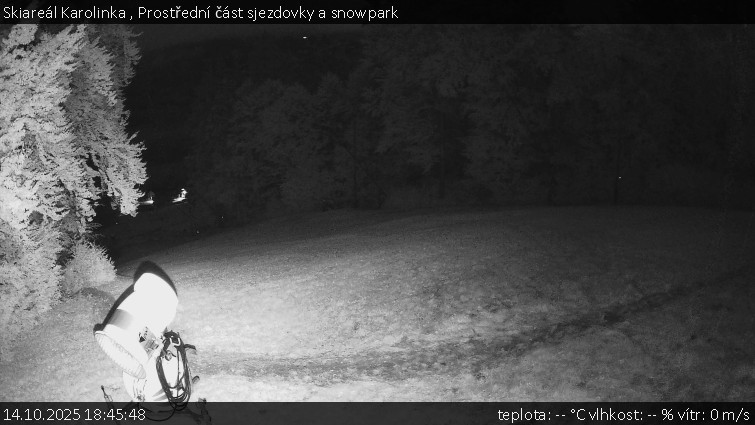 Skiareál Karolinka - Prostřední část sjezdovky a snowpark - 14.10.2025 v 18:45 Skiareál Karolinka - Prostřední část sjezdovky a snowpark - 14.10.2025 v 18:45