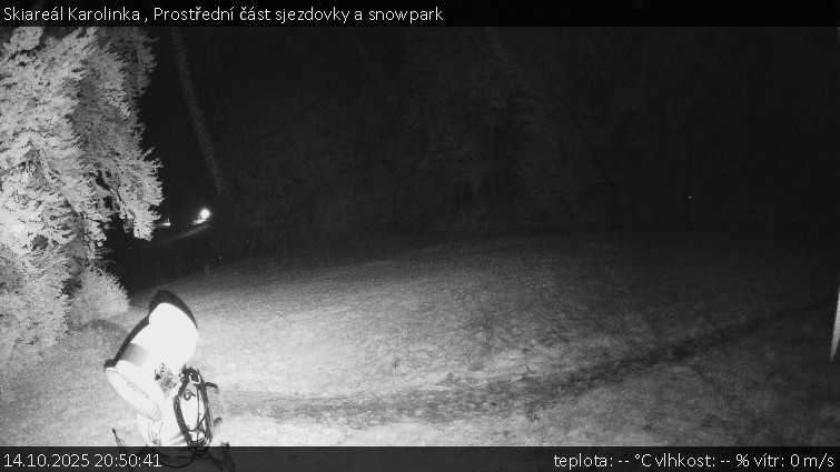 Skiareál Karolinka - Prostřední část sjezdovky a snowpark - 14.10.2025 v 20:50 Skiareál Karolinka - Prostřední část sjezdovky a snowpark - 14.10.2025 v 20:50