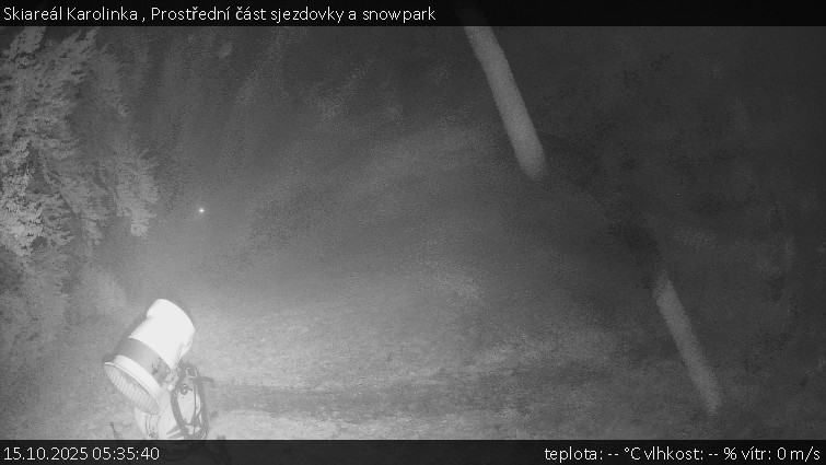 Skiareál Karolinka - Prostřední část sjezdovky a snowpark - 15.10.2025 v 05:35 Skiareál Karolinka - Prostřední část sjezdovky a snowpark - 15.10.2025 v 05:35