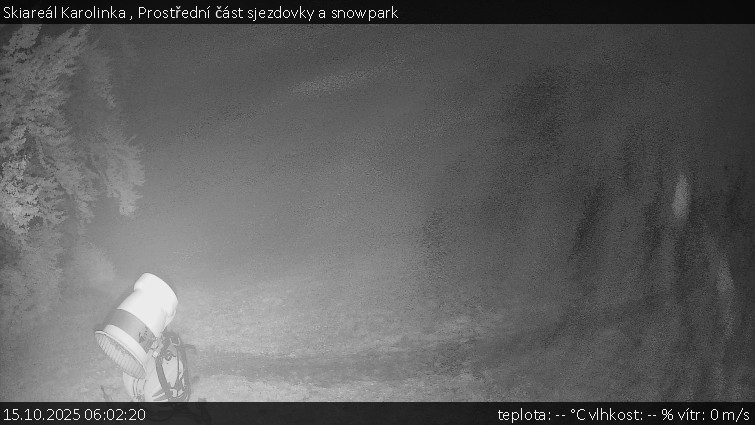 Skiareál Karolinka - Prostřední část sjezdovky a snowpark - 15.10.2025 v 06:02 Skiareál Karolinka - Prostřední část sjezdovky a snowpark - 15.10.2025 v 06:02