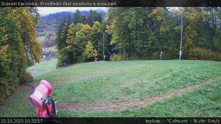 Skiareál Karolinka - Prostřední část sjezdovky a snowpark - 15.10.2025 v 10:32 Skiareál Karolinka - Prostřední část sjezdovky a snowpark - 15.10.2025 v 10:32