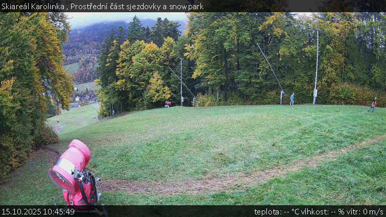 Skiareál Karolinka - Prostřední část sjezdovky a snowpark - 15.10.2025 v 10:45 Skiareál Karolinka - Prostřední část sjezdovky a snowpark - 15.10.2025 v 10:45