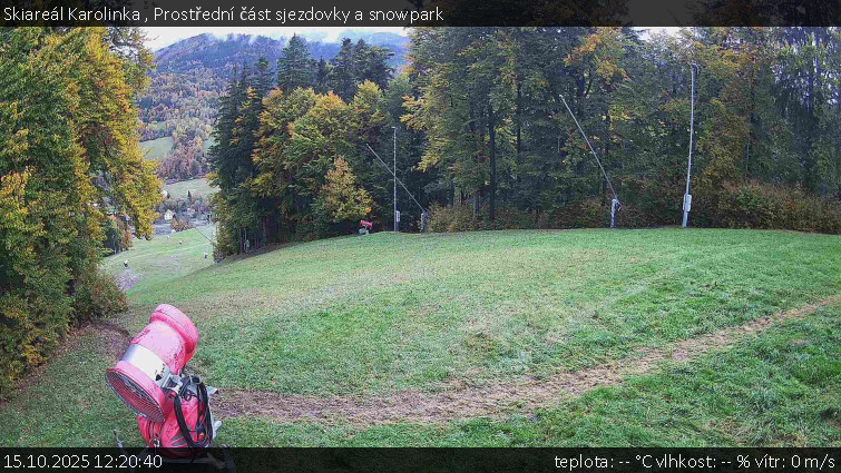 Skiareál Karolinka - Prostřední část sjezdovky a snowpark - 15.10.2025 v 12:20 Skiareál Karolinka - Prostřední část sjezdovky a snowpark - 15.10.2025 v 12:20