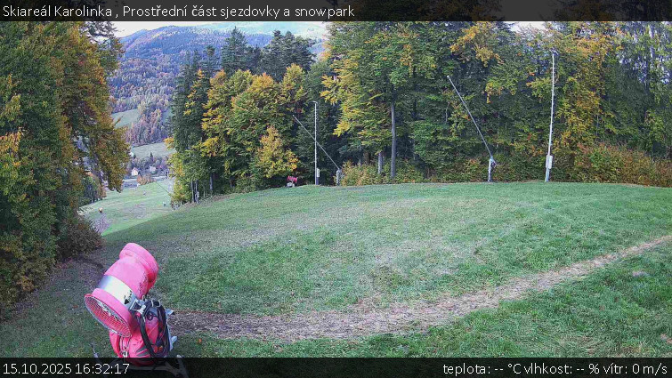 Skiareál Karolinka - Prostřední část sjezdovky a snowpark - 15.10.2025 v 16:32 Skiareál Karolinka - Prostřední část sjezdovky a snowpark - 15.10.2025 v 16:32
